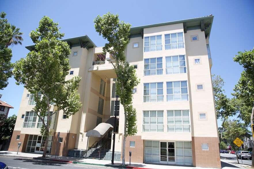 Unit #101=$375,000 / Unit #102=$410,000 portfolio of 2 properties for sale on LoopNet.ca - Primary Photo - Image 1 of 12