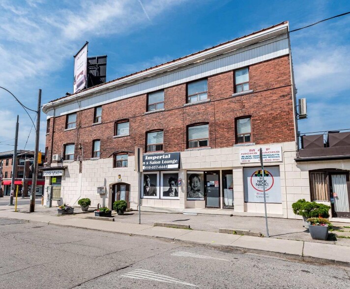 1038 St Clair Ave W, Toronto, ON à vendre - Photo du bâtiment - Image 2 de 15