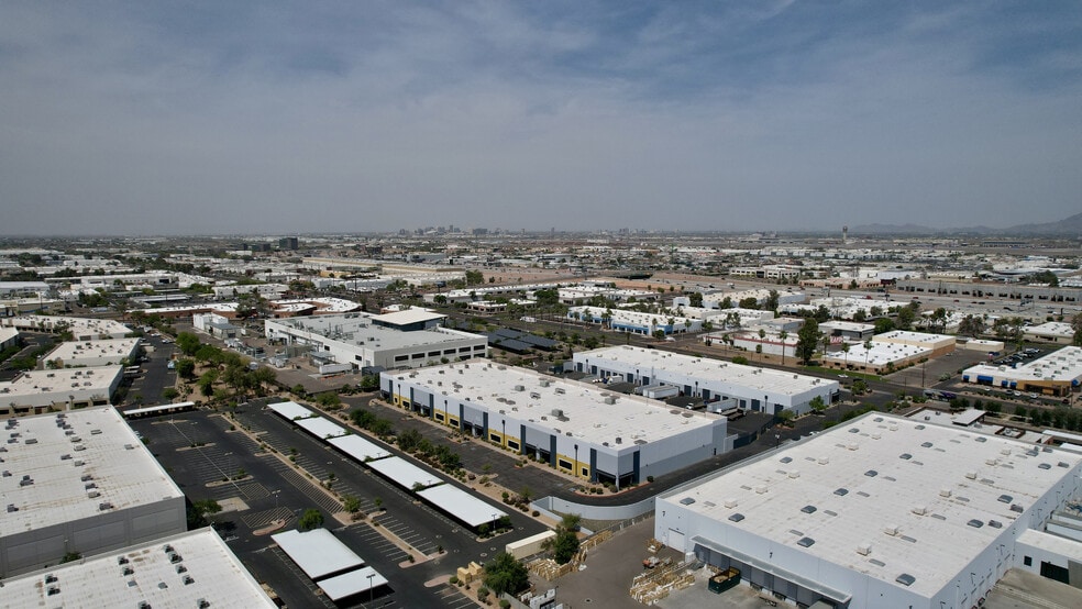 4215 E Broadway Rd, Phoenix, AZ for lease - Building Photo - Image 2 of 9
