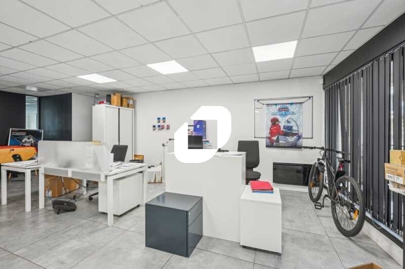 Bureau dans Levallois-Perret à louer - Photo intérieure - Image 2 de 12
