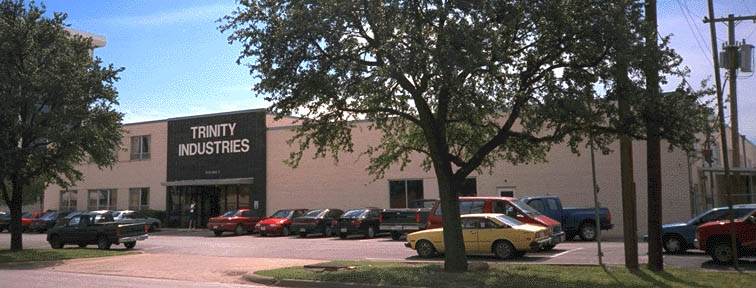 2525 N Stemmons Fwy, Dallas, TX à vendre - Photo du bâtiment - Image 2 de 3