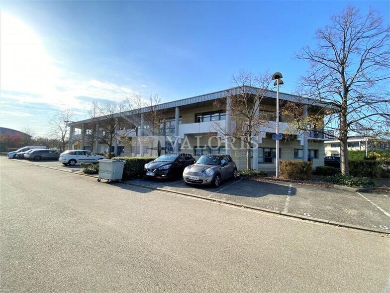 Bureau dans Bron à louer - Photo du bâtiment - Image 1 de 2
