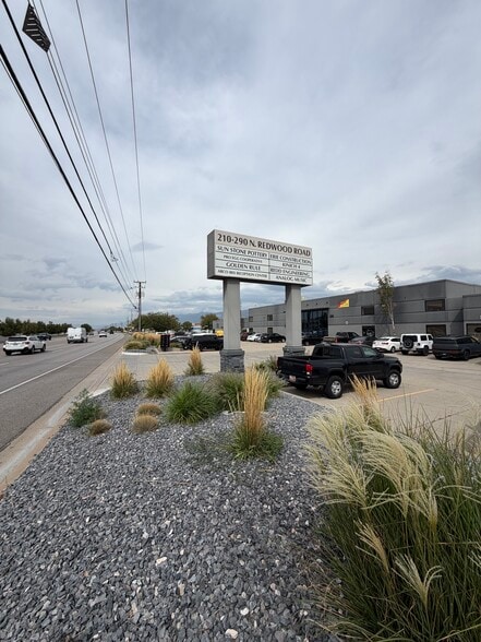210-290 N Redwood Rd, North Salt Lake, UT for lease - Building Photo - Image 3 of 8