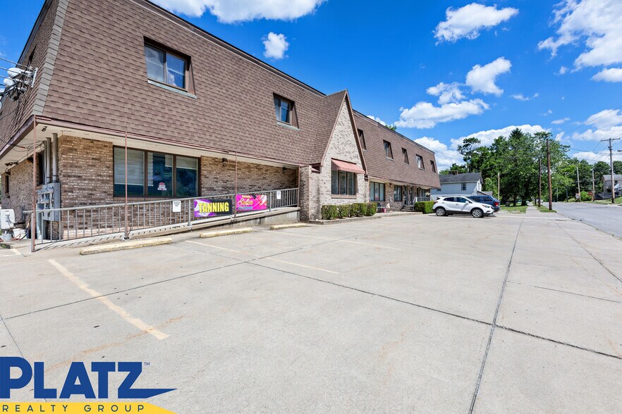 71 Terrace St, Struthers, OH à vendre - Photo du bâtiment - Image 1 de 11