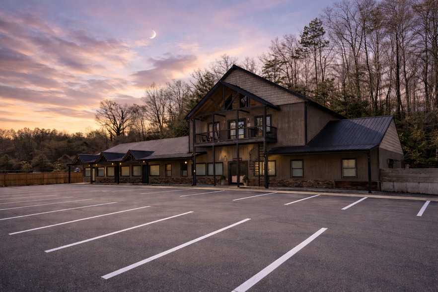 33 Rose Petal Ln, Ellijay, GA for sale - Building Photo - Image 1 of 24