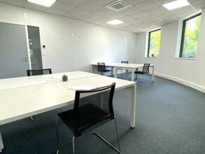 99 Rue Pereire, Saint-Germain-en-Laye for lease Interior Photo- Image 1 of 4