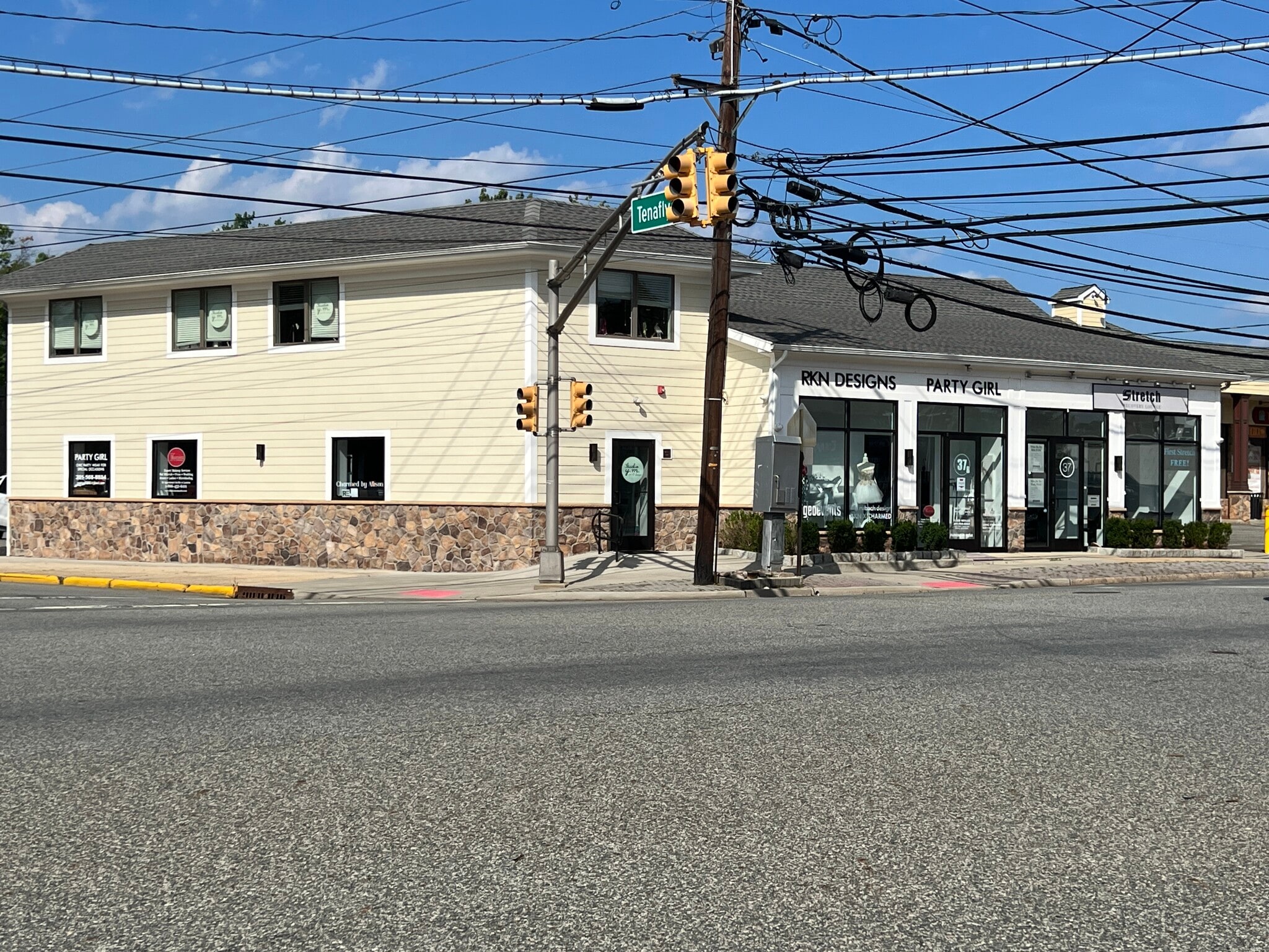 37 Riveredge Rd, Tenafly, NJ for lease Primary Photo- Image 1 of 11