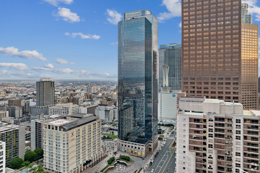 300 S Grand Ave, Los Angeles, CA à louer - Photo du bâtiment - Image 1 de 23