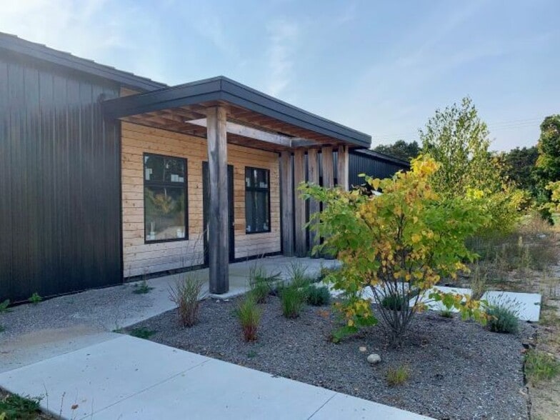 7334 E Duck Lake Rd, Lake Leelanau, MI for lease - Building Photo - Image 3 of 18