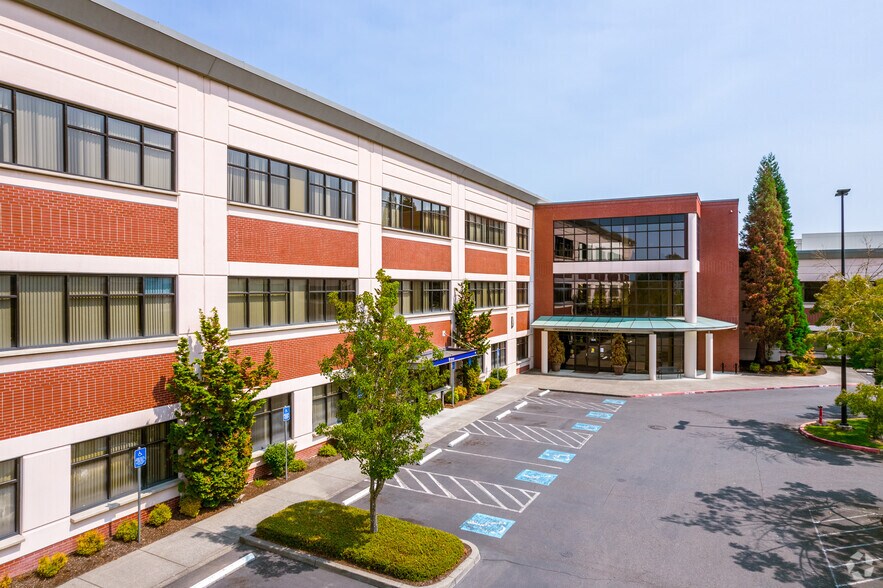 831 NW Council Dr, Gresham, OR à louer - Photo du bâtiment - Image 3 de 6