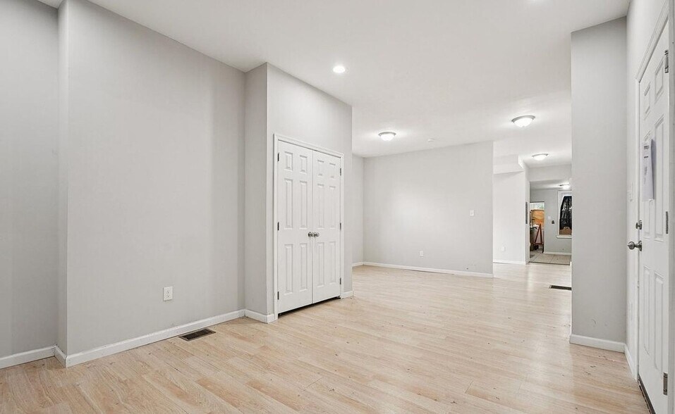1009 W Main St, Norristown, PA à louer - Photo intérieure - Image 3 de 7