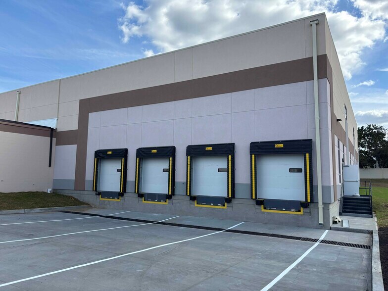 1208 Columbus Rd, Burlington, NJ à louer - Photo du bâtiment - Image 2 de 8