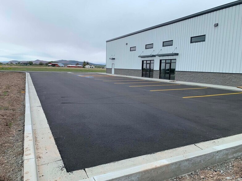 9471 N 5400 W, Elwood, UT à vendre - Photo du bâtiment - Image 3 de 10