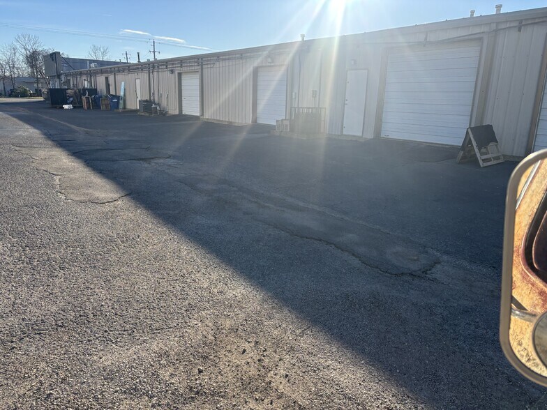 5210 Pleasant View Rd, Memphis, TN à louer - Photo du bâtiment - Image 2 de 28