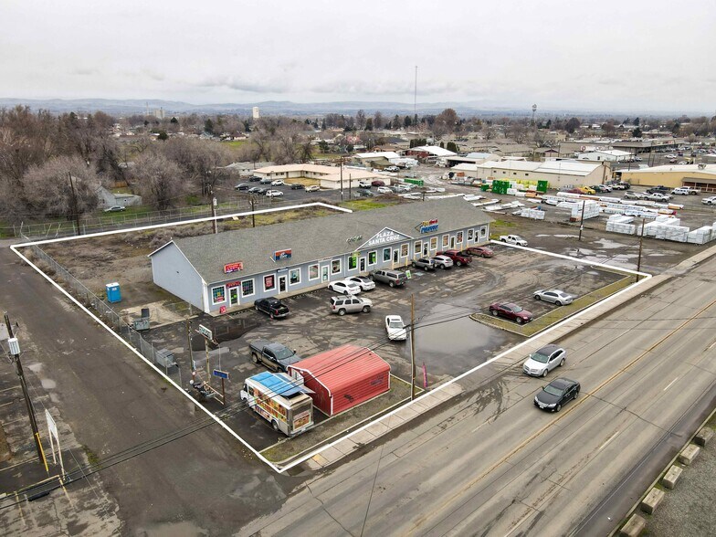 841 W 1st Ave, Toppenish, WA à vendre - Photo du bâtiment - Image 2 de 16