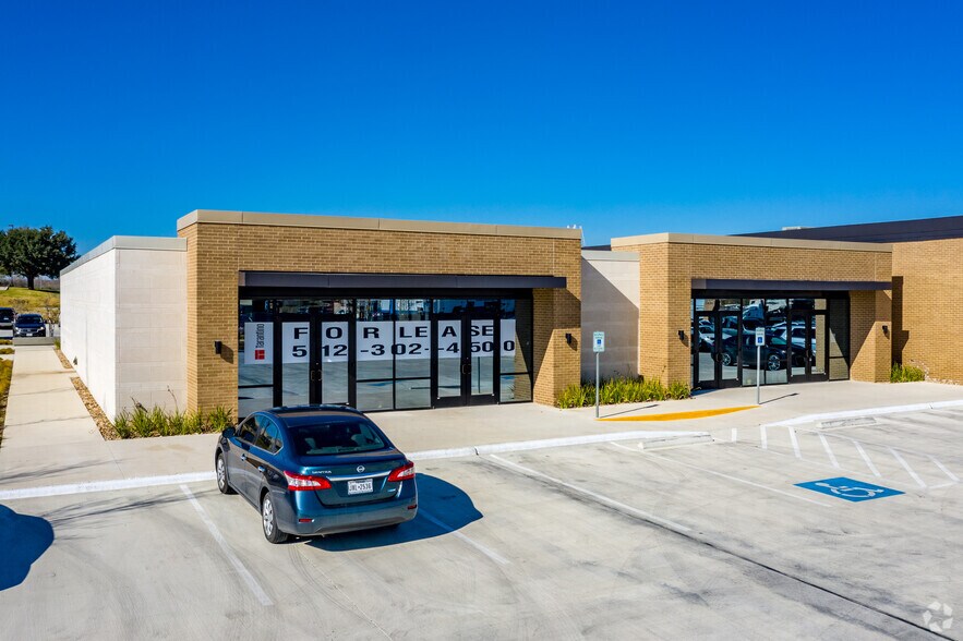 2430 S Interstate 35, San Marcos, TX à louer - Photo du bâtiment - Image 3 de 5