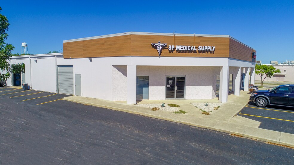 6737 Poss Rd, San Antonio, TX à louer - Photo du bâtiment - Image 3 de 7