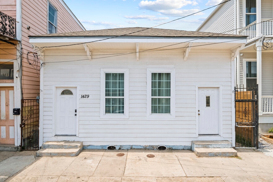 MIXED-USE RESIDENTIAL PORTFOLIO portefeuille de 2 propriétés à vendre sur LoopNet.ca - Photo du bâtiment - Image 1 de 14