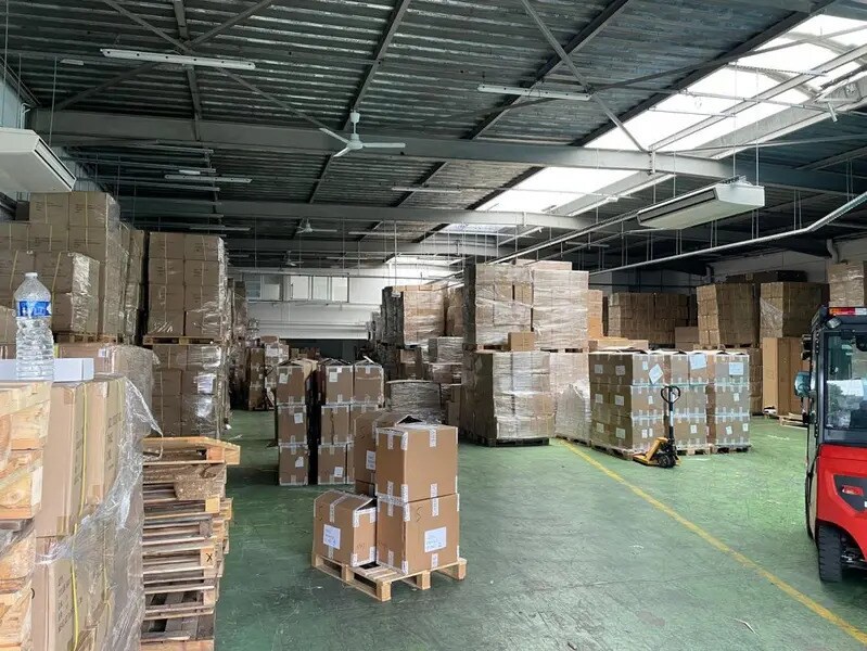 Industrial in Montreuil for lease Interior Photo- Image 1 of 11