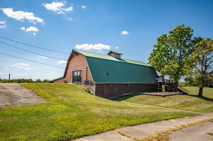 245 Tanglewood Ct, Taylorsville, KY for sale - Building Photo - Image 3 of 48