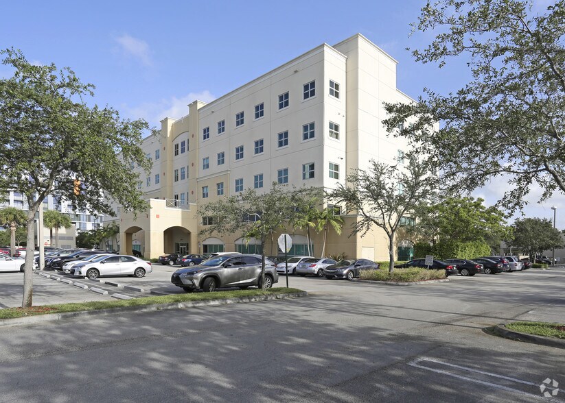 3650 NW 82nd Ave, Doral, FL à louer - Photo du bâtiment - Image 2 de 10