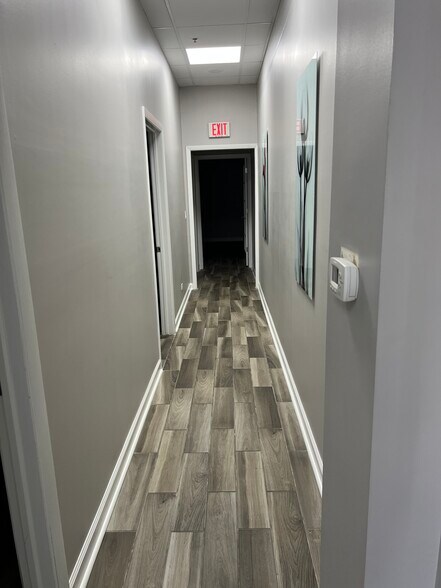 2020 Dean St, St Charles, IL à louer - Photo intérieure - Image 3 de 15