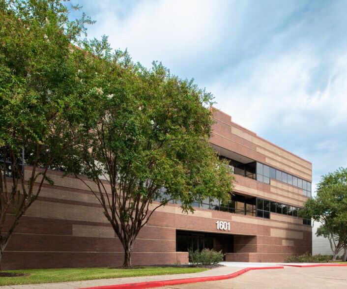 1601 Industrial Blvd, Sugar Land, TX à louer - Photo du bâtiment - Image 2 de 6