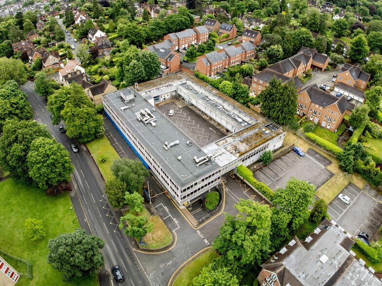 72 Reigate Rd, Reigate à vendre - Photo du bâtiment - Image 1 de 13