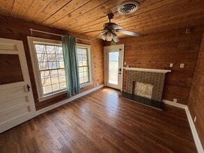 304 E Main St, Round Rock, TX for lease Interior Photo- Image 1 of 12
