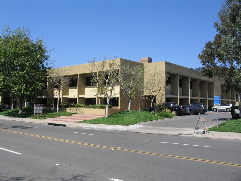 1200 Quail St, Newport Beach, CA à louer - Photo du bâtiment - Image 3 de 3