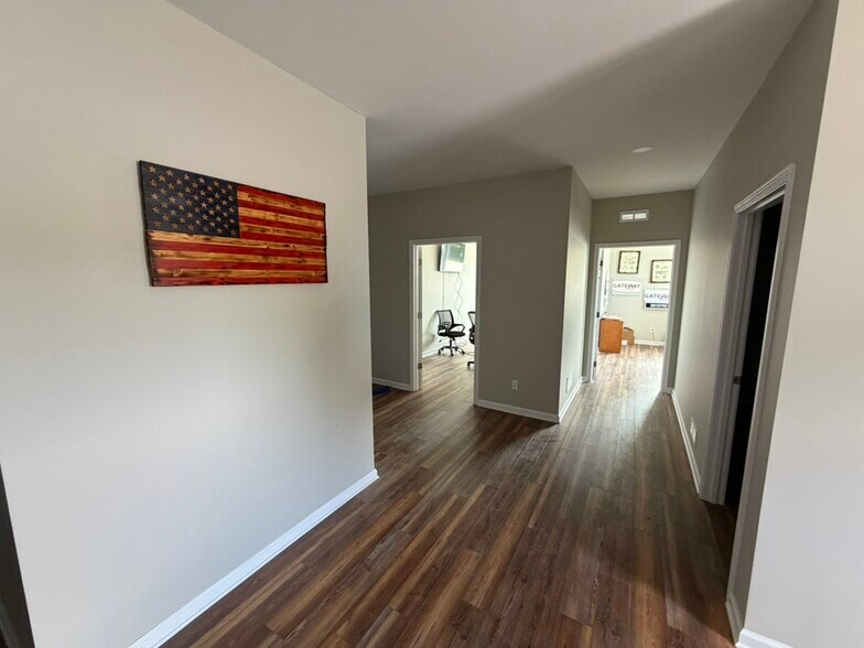 2660 Kirksey Rd, Murray, KY for sale - Interior Photo - Image 2 of 24