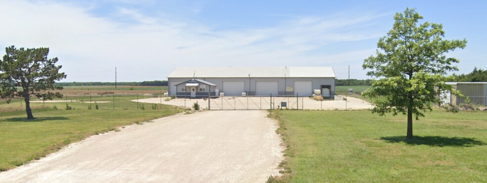 5125 N Halstead Rd, Halstead, KS à vendre - Photo du bâtiment - Image 3 de 5