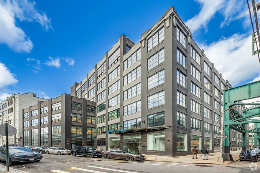 43-10 23rd St, Long Island City, NY for lease - Building Photo - Image 2 of 10