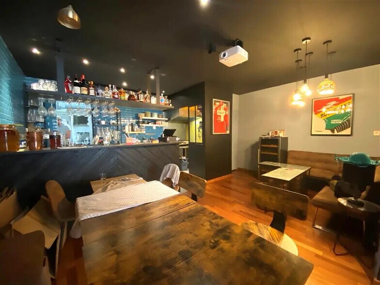 Retail in Paris for sale - Building Photo - Image 3 of 8