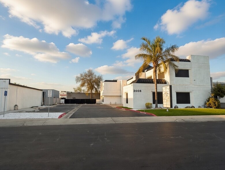 2008 W Dorothea Ave, Visalia, CA à louer - Photo principale - Image 1 de 40