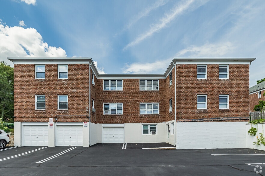39 Spruce St, Great Neck, NY for sale - Building Photo - Image 2 of 16