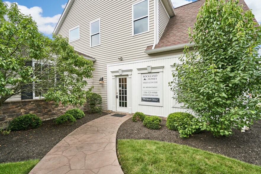 4250 Lynn Rd, Ravenna, OH à vendre - Photo du bâtiment - Image 2 de 25