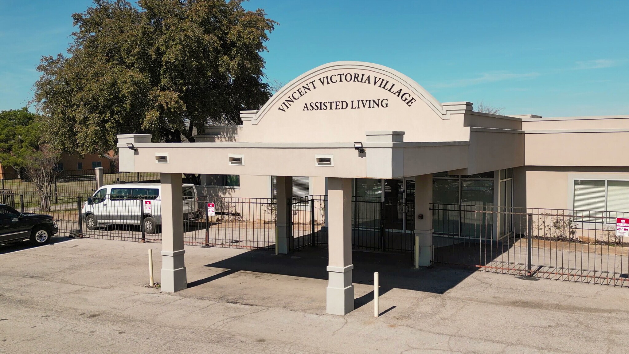 4607 E California Pky, Forest Hill, TX à vendre Photo du bâtiment- Image 1 de 25