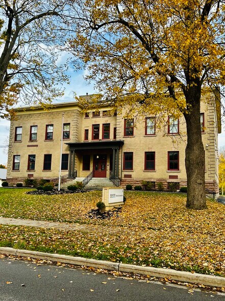 39 Washington Ave, Batavia, NY à vendre - Photo du bâtiment - Image 1 de 2