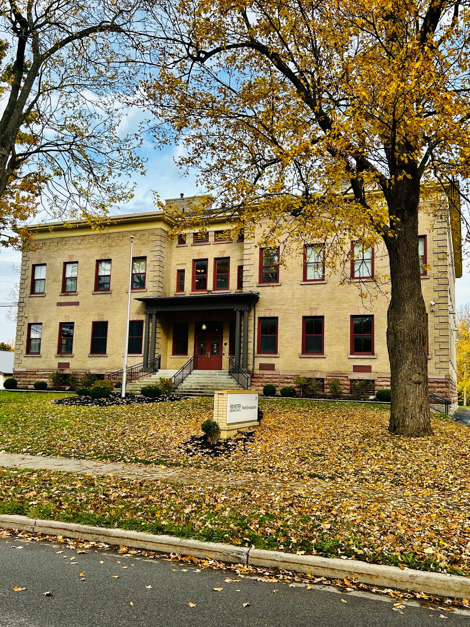 39 Washington Ave, Batavia, NY à vendre Photo du bâtiment- Image 1 de 3