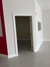 10101-10181 W Commercial Blvd, Fort Lauderdale, FL for lease Interior Photo- Image 2 of 3