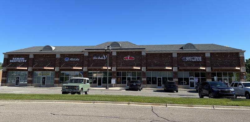 57090 Ten Mile Rd, South Lyon, MI à louer - Photo du bâtiment - Image 2 de 4