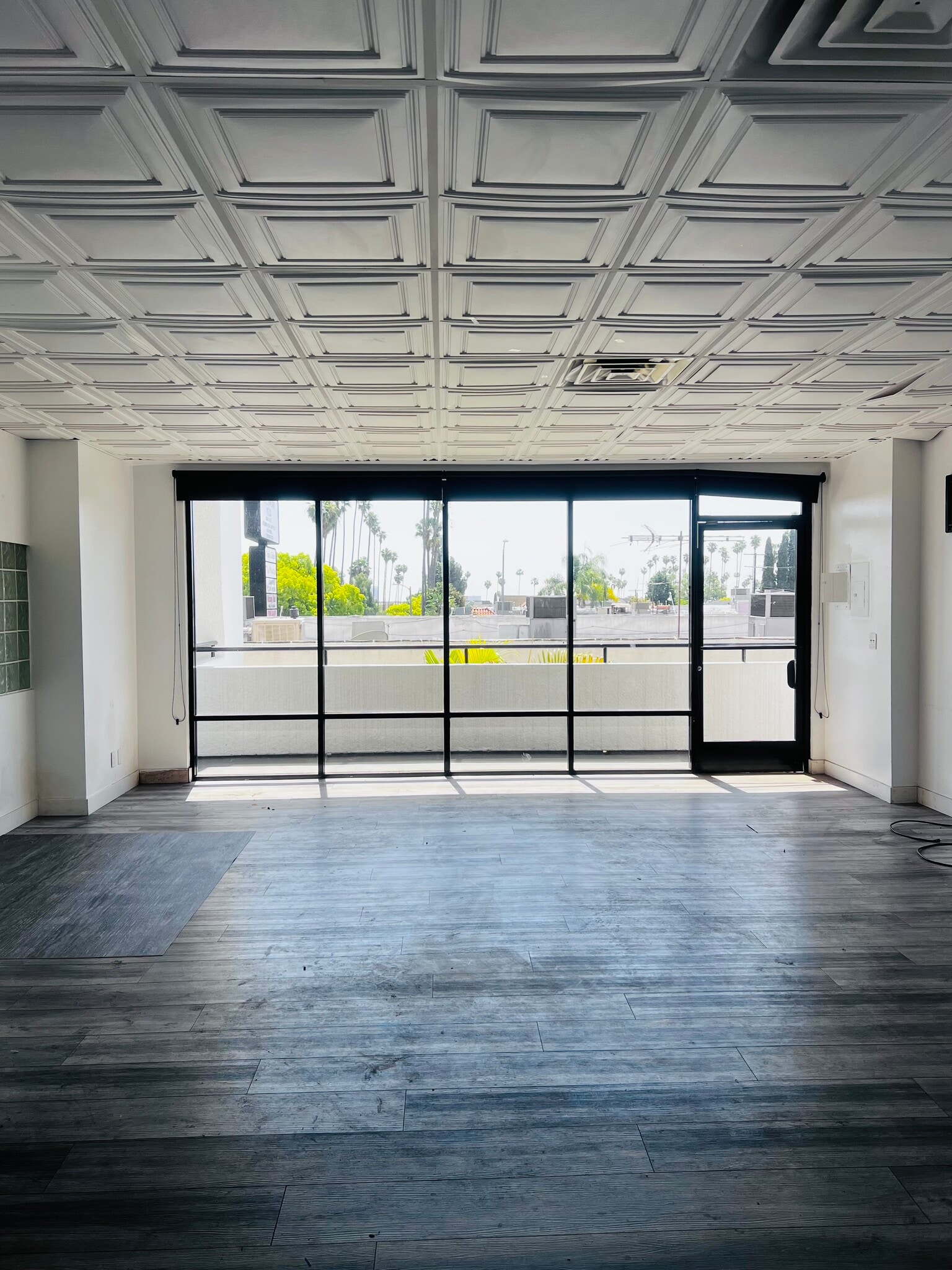 1711 Winona Blvd, Los Angeles, CA for lease Interior Photo- Image 1 of 23