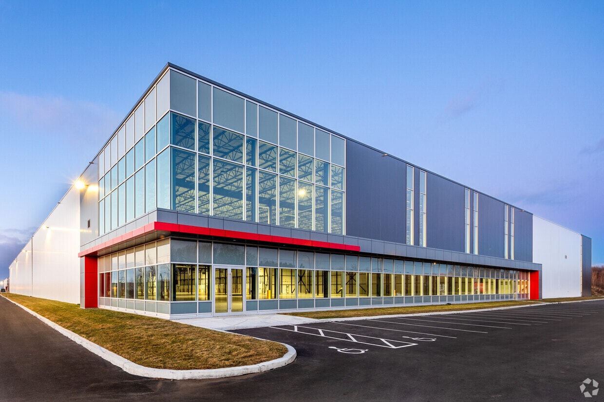 1075 Boul Bd Gérard-Cadieux, Salaberry-de-valleyfield, QC for lease Building Photo- Image 1 of 4