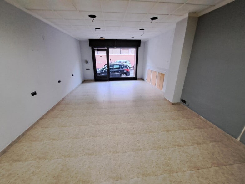 Retail in València for lease - Building Photo - Image 2 of 8