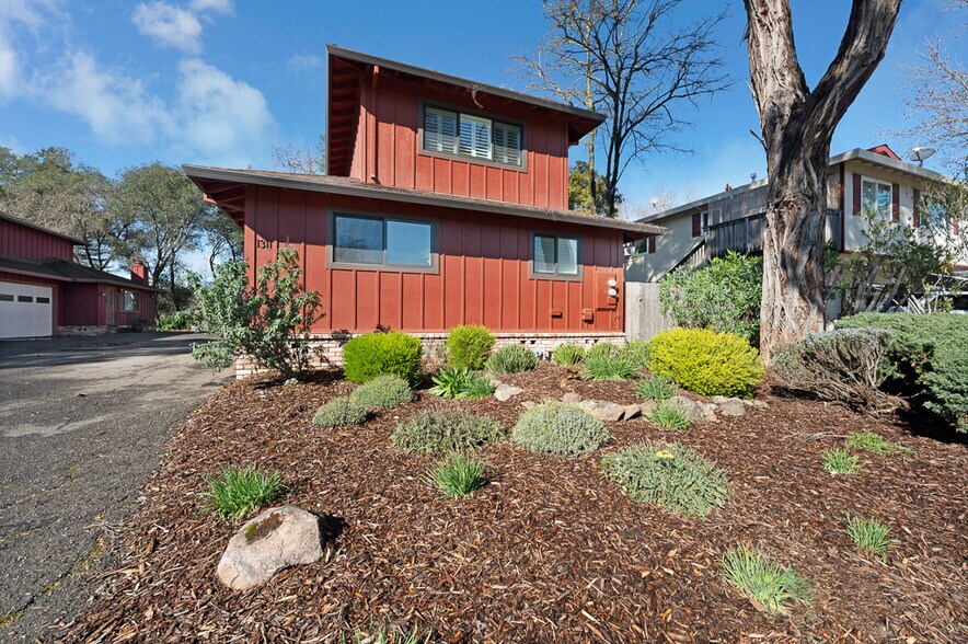 1311 Prentice Dr, Healdsburg, CA à vendre - Photo du bâtiment - Image 2 de 21