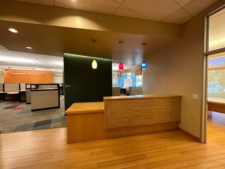 689 Tank Farm Rd, San Luis Obispo, CA for lease - Building Photo - Image 2 of 15