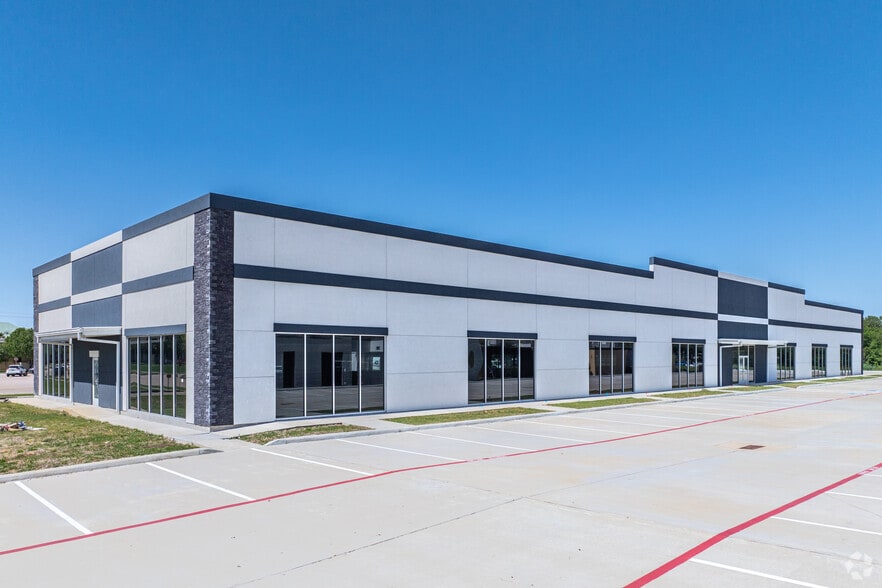 17085 - 17087 N Texas Ave, Webster, TX for lease - Building Photo - Image 1 of 7