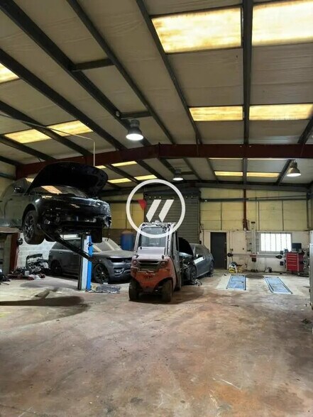 Flex in Champagne-sur-Oise for lease - Building Photo - Image 3 of 8