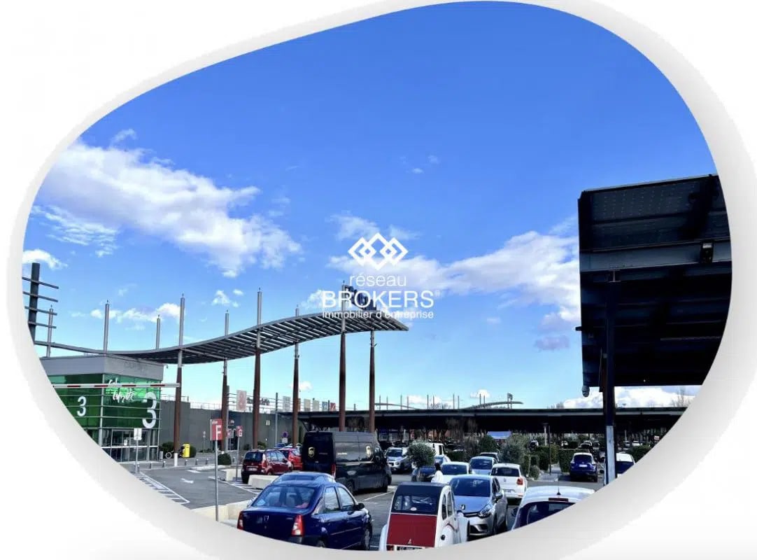 Retail in Avignon for sale Building Photo- Image 1 of 2